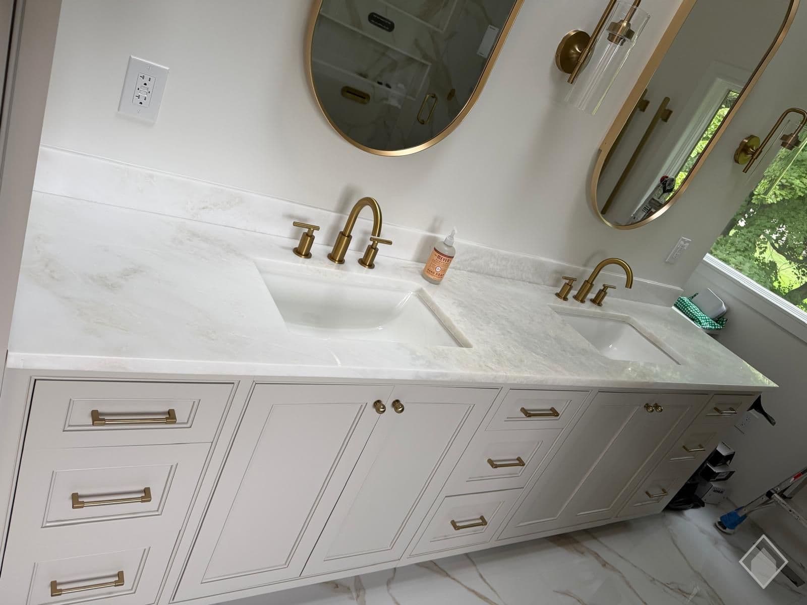Calacatta Rhino Marble in A Modern Bathroom