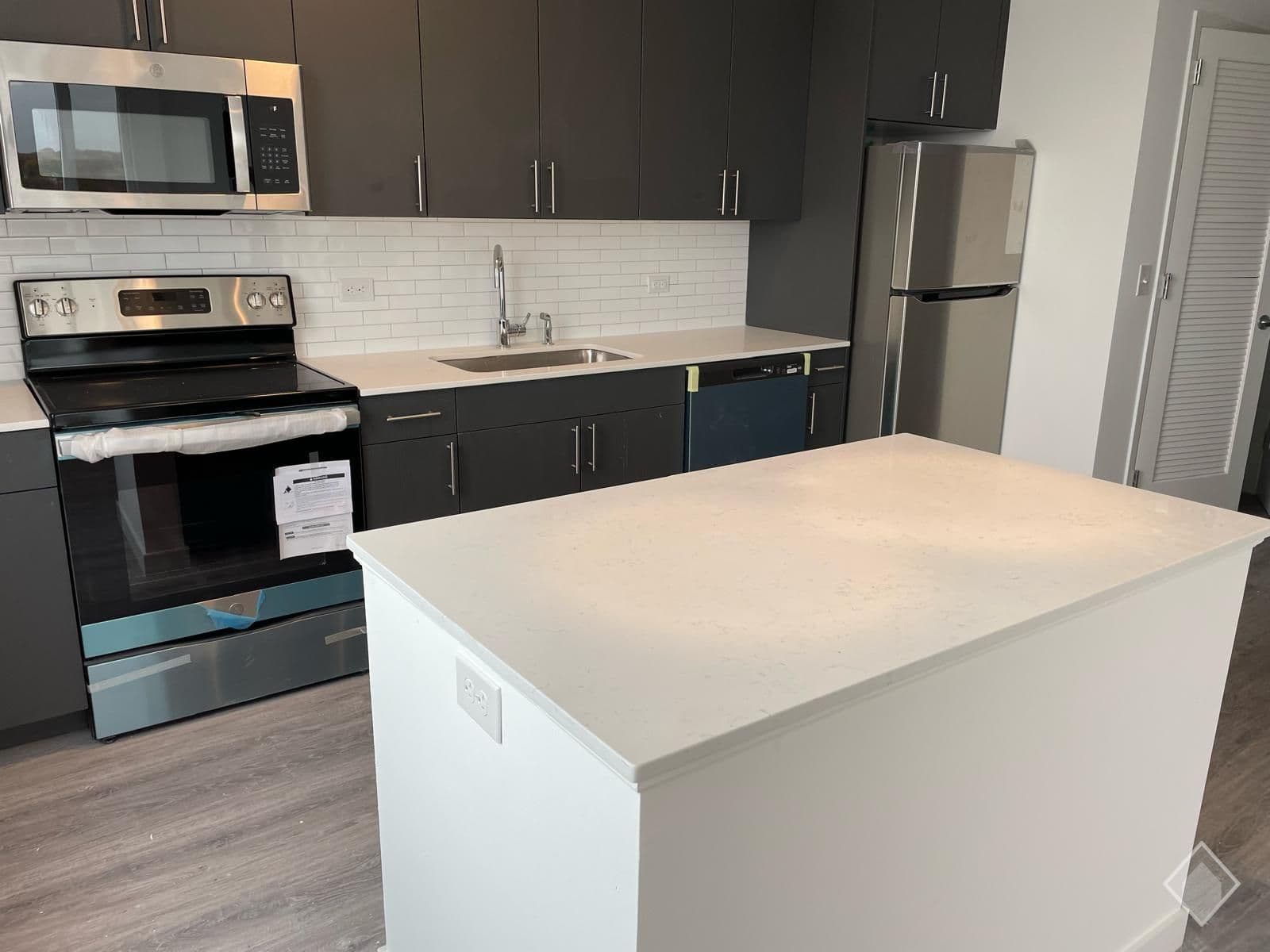 Bianco Carrara Quartz in The Brick of Hackensack | Hackensack, New Jersey — Kitchens